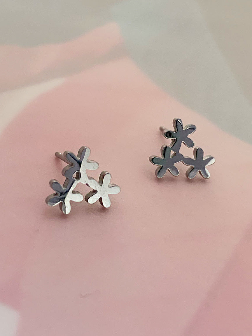 Flower Earstuds Silver