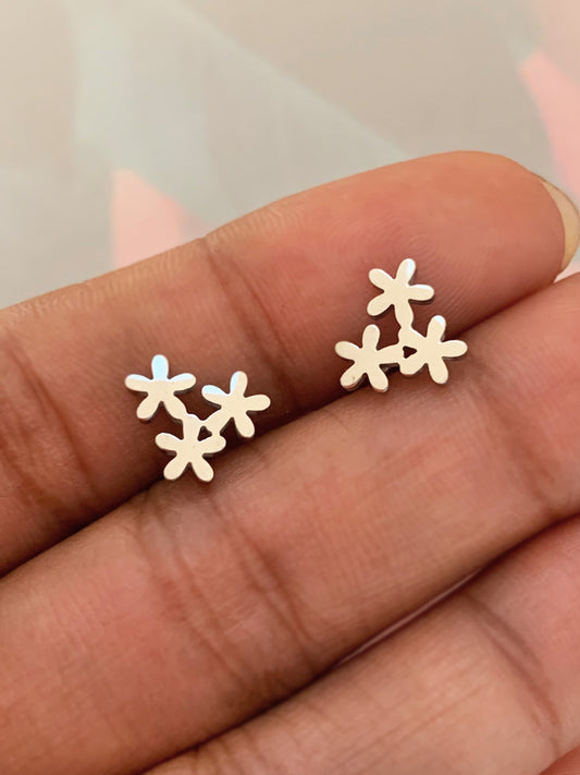 Flower Earstuds Silver